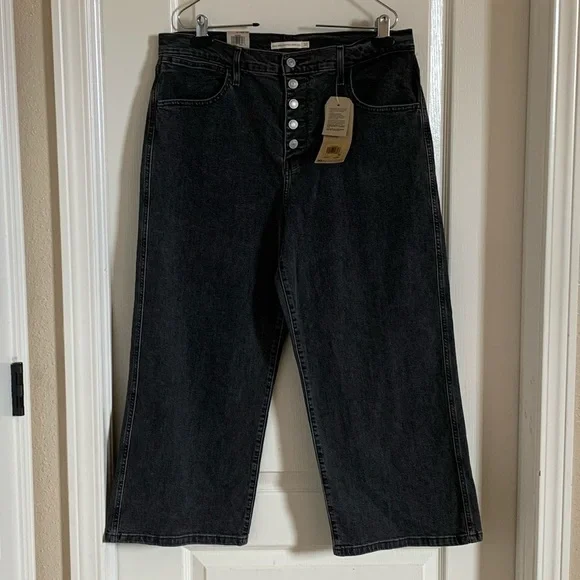 Levi’s High Cropped Wide Leg - Picture 2 of 7